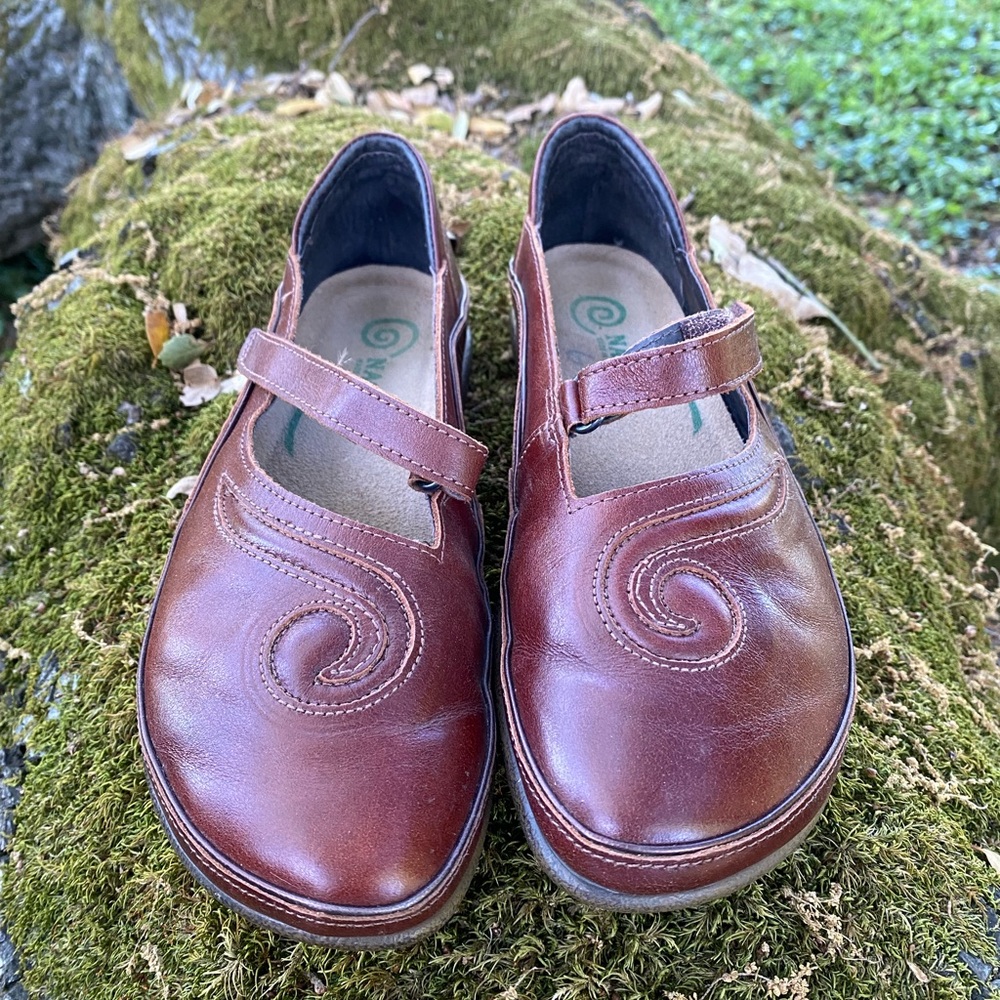 Naot Womens Brown Red Leather Matai Mary Jane Hook & Loop Swirl sz. 37 EU 6.5-7